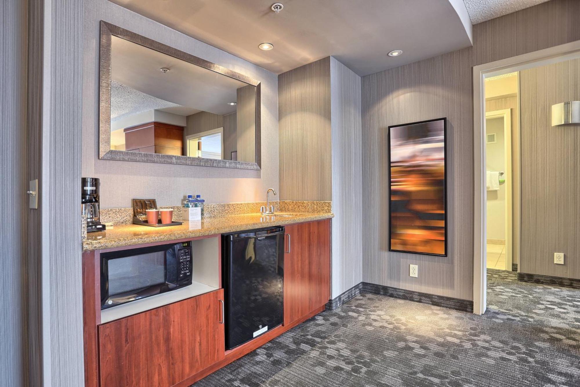 Courtyard By Marriott Harrisburg West/Меканиксберг Экстерьер фото